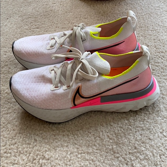 Nike Shoes - Nike Infinity react run flyknit